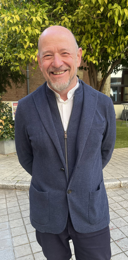 Profesor Carlos Urroz